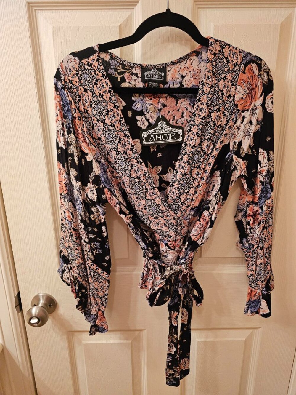 NWT Angie Medium Black Blouse w / Floral Detail and Elastic Waist w / Tie